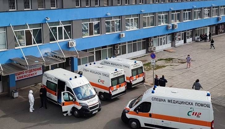 Лекарите в УМБАЛ Бургас поставиха импланти в гръбначния стълб, който е бил прекъснат на три места