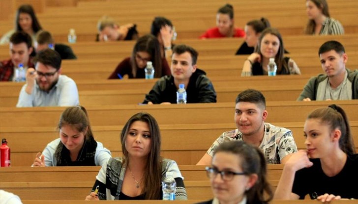 Лауреати от международни олимпиади ще учат безплатно и ще получават стипендии до 665 евро Лауреати от международни олимпиади ще учат безплатно и ще получават стипендии до 665 евро