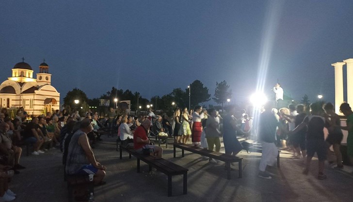 Концерт на Райко Кирилов събра жителите на квартал "Гара Бяла"