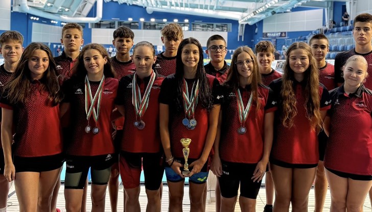 Ан-Мари Младенова и Бояна Габровска донесоха златото за русенския клуб на шампионата за младша възраст Ан-Мари Младенова и Бояна Габровска донесоха златото за русенския клуб на шампионата за младша възраст