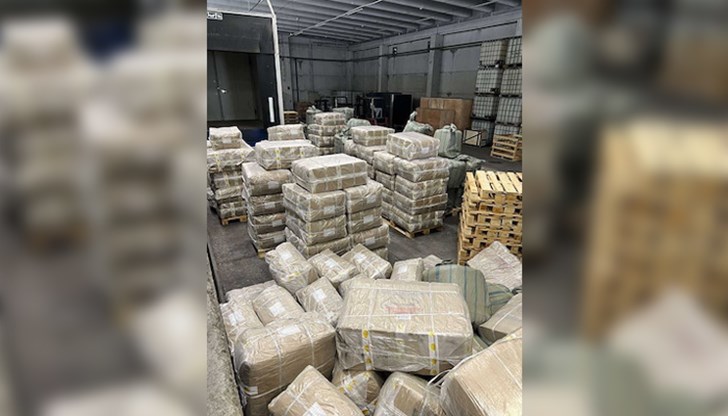 Турски шофьор превозвал облекла и чанти с лога на световни марки без документи