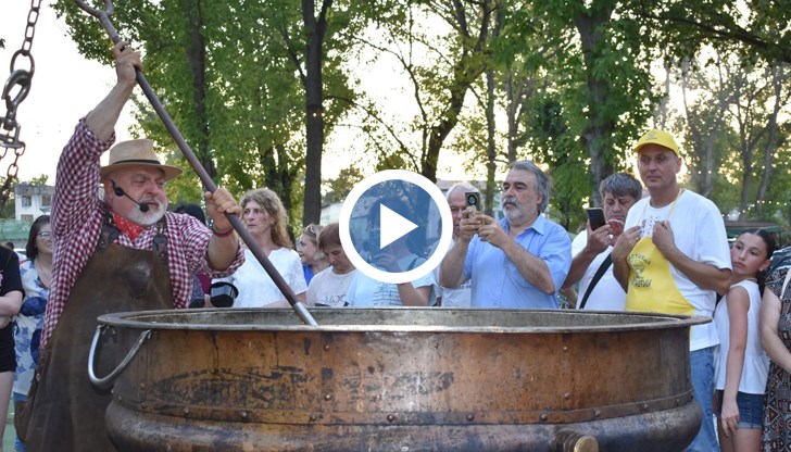 Популярният готвач получи приз "Отличен кулинарен дюлгер" от кмета на града