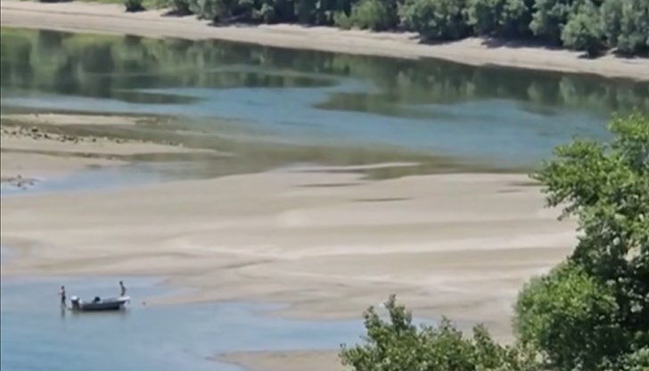 Река Дунав достигна критично ниско ниво при Русе Река Дунав достигна критично ниско ниво при Русе