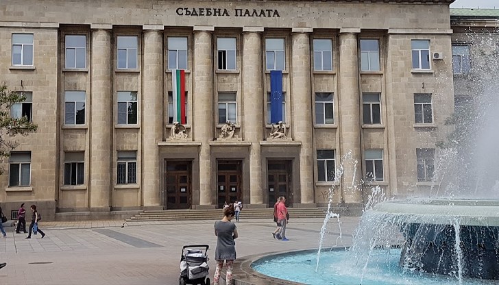 Термометърът показа над 42 градуса към 15:00 часа, докато абсолютният максимум остава от 2000 година Термометърът показа над 42 градуса към 15:00 часа, докато абсолютният максимум остава от 2000 година