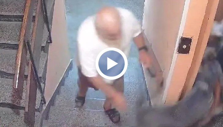 Инцидентът е заснет от камера за наблюдение в жилищен блок в "Люлин"