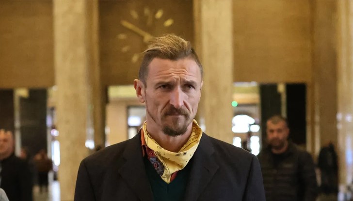 Актьорът трябва да плати 1000 лева глоба. Книжката му ще бъде отнета за 2 години Актьорът трябва да плати 1000 лева глоба. Книжката му ще бъде отнета за 2 години