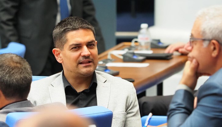 Радостин Василев кани ПП-ДБ, "Възраждане", "Величие" и АПС на среща днес в 13:00 часа