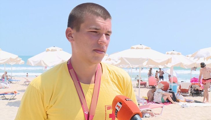 Теодор Михов рискува живота си, за да спаси двама души, попаднали в мъртво течение край варненски плаж