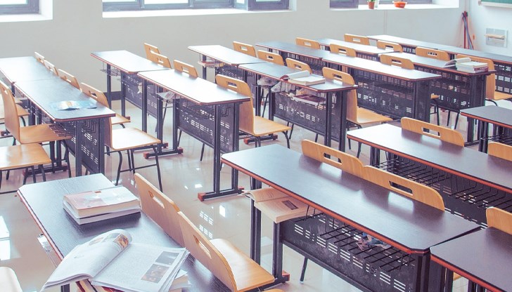 Проектът на министерството мина, докато алтернативите на ПП-ДБ не събраха нужните гласове