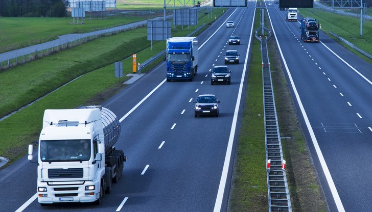 Даниел Митов обяви засилване на контрола с небрандирани патрулки по магистралите