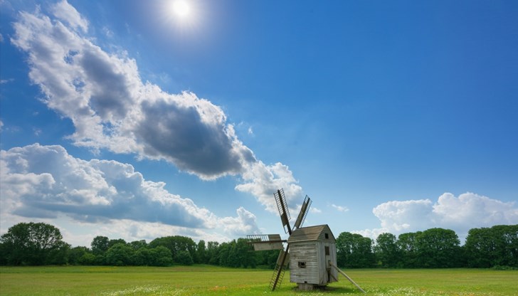 Топъл вторник с възможни следобедни превалявания в планините