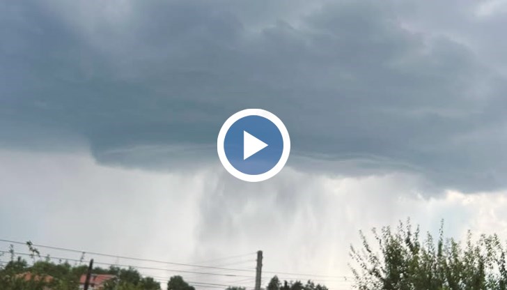 Проливен дъжд залива улиците, НИМХ предупреждава за интензивни валежи в цялата страна