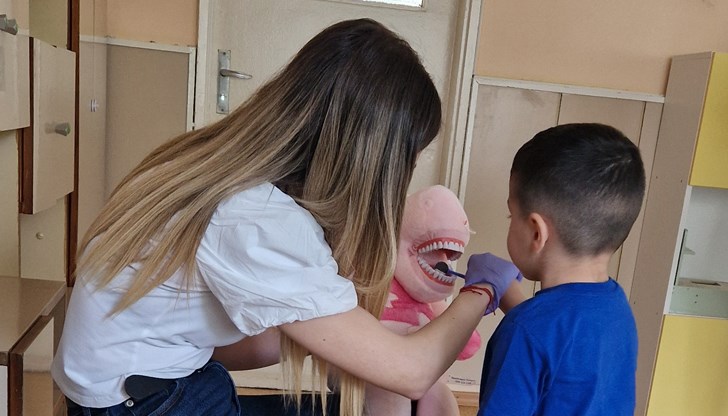 Трето издание на общинската програма за безплатни зъбни прегледи обхваща 37 яслени групи