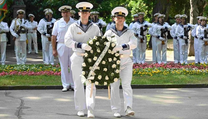 Честването на 4 август включва церемонии и изпълнения на духовия оркестър