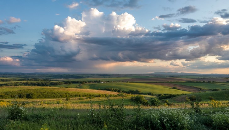 Очакват се гръмотевични валежи в Лудогорието и градушки в планинските райони следобед Очакват се гръмотевични валежи в Лудогорието и градушки в планинските райони следобед