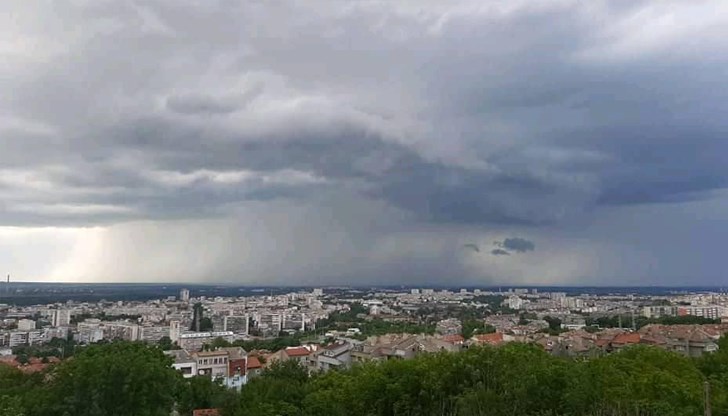 Температурите падат до 28-33 градуса, най-вече в Дунавската равнина Температурите падат до 28-33 градуса, най-вече в Дунавската равнина