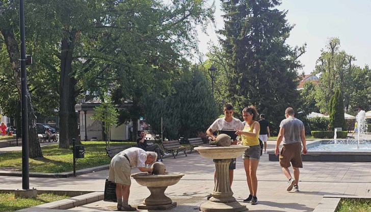 Община Русе раздава вода и ограничава движението на камиони заради екстремната жега