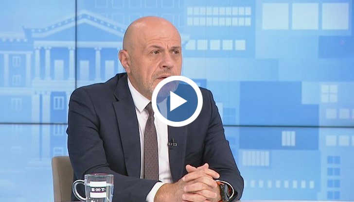 Вицепремиерът критикува Румен Радев за политизиране на дебата за летателната техника