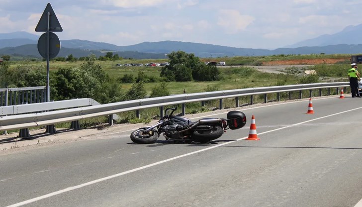 Инцидентът е станал на третия километър от автомагистралата, движението е силно затруднено Инцидентът е станал на третия километър от автомагистралата, движението е силно затруднено