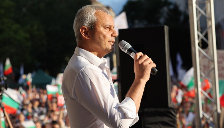 Лидерът на "Възраждане" сравни предстоящото приемане на еврото с Ньойския договор и Букурещкия мир