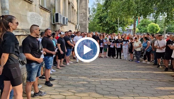 Съмнения в обективност: Майката на младежа работи като призовкар в същия съд