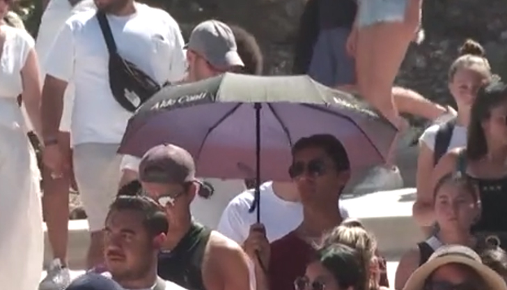 Работещите на открито почиват между 12:00 и 17:00 часа при