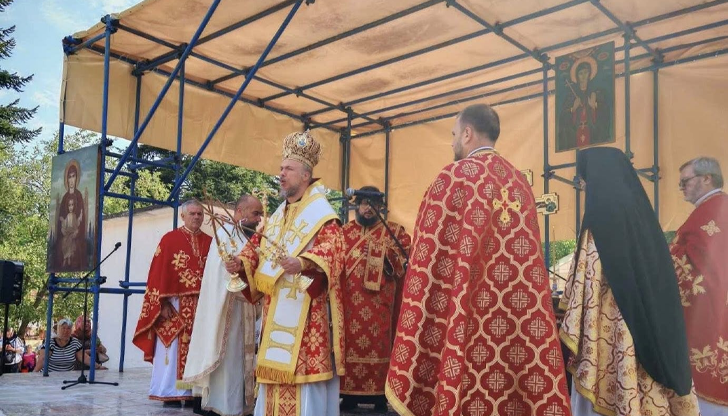 Вярващи от България и Румъния почетоха светицата в Каран Върбовка,
