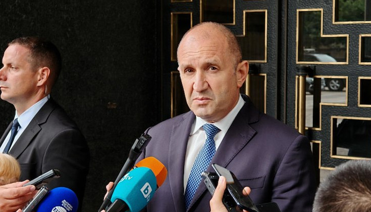 Президентът призова управляващите да изберат между МВР и ВВСПрезидентът Румен