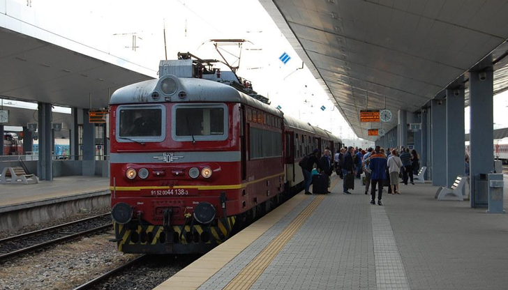 Пътниците ще се превозват с автобуси в четири периода от