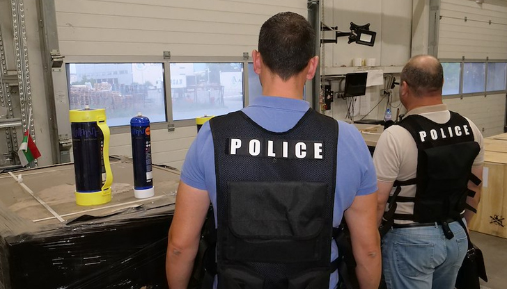 В операцията участваха служители на икономическа полиция от СДВР, ОДБХ