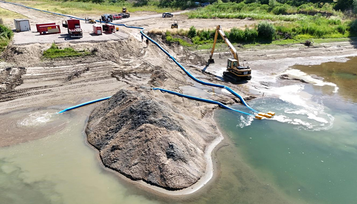 Използва се хидропомпа с мощност 400 кубични метра на часВ