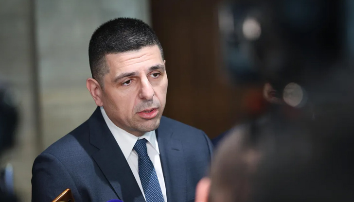 България има трима премиери, но истинският е Делян ПеевскиФинала на