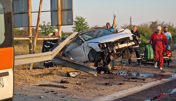 При инцидента има пострадалиЛек автомобил с гастарбайтери излезе от пътя