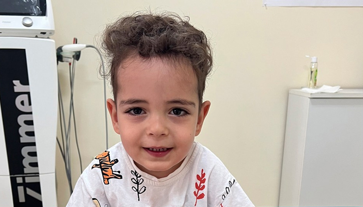 Двегодишното момче се нуждае от скъпа операция в САЩМалкият Виктор