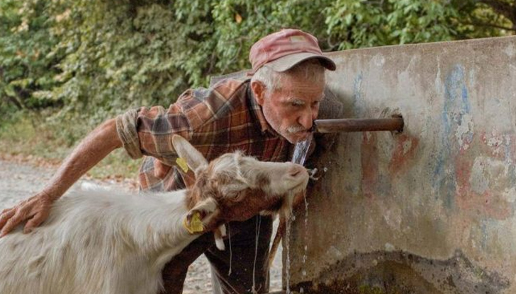 Над 100 000 души са засегнати от воден режим в