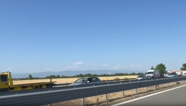 16-годишно момиче е откарано в болница за прегледТежка катастрофа отне