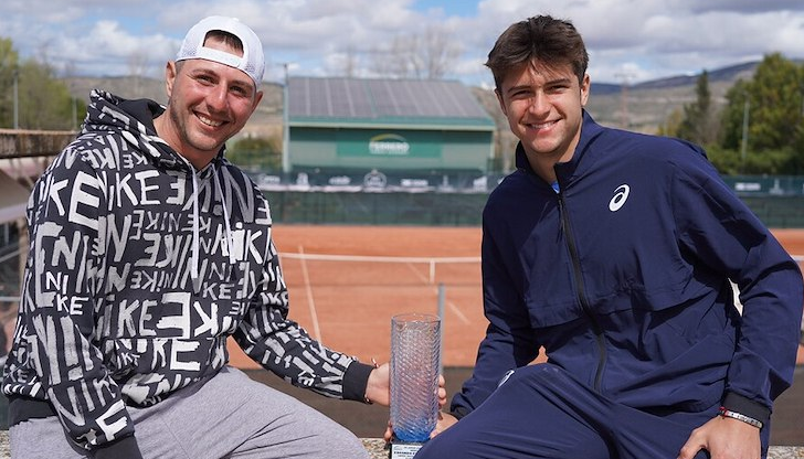 Братовчедът на Григор Димитров загуби с 1:6 в решаващия трети