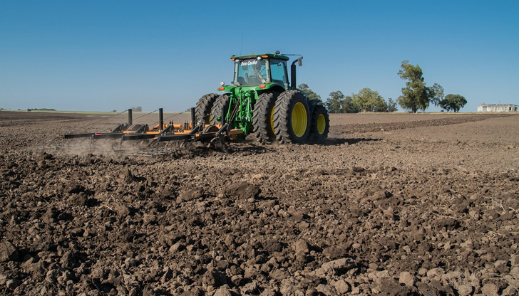 Плащат над 100 лева за декар земя под наемАрендатори в