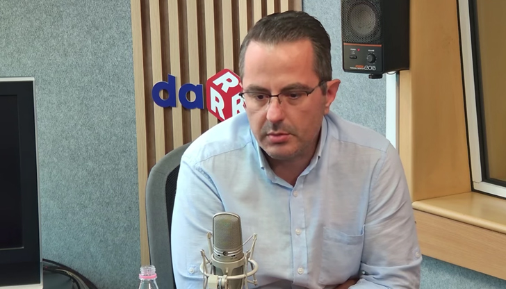 Благомир Коцев е изтъкан от корупция. Работи директно с кадрите