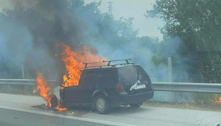 Няма пострадали при инцидента, причината е техническа неизправностЛек автомобил се