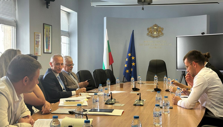 Красимир Вълчев увери студентите, че ще има решение до началото