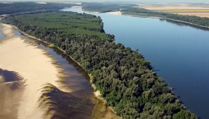 Корабоплаването в критичните участъци при Белене и Батин е ограничено