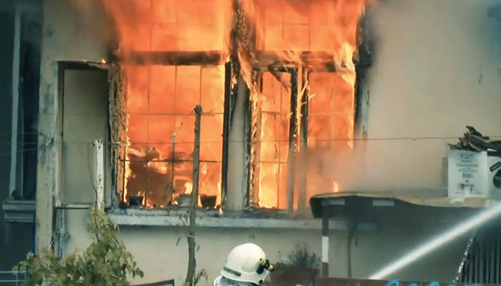 Четири пожара за денонощие в РусенскоИнтензивно денонощие изкараха пожарникарите от