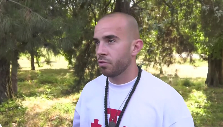 Четирима души с тупалки спряха огън, който щеше да изгори