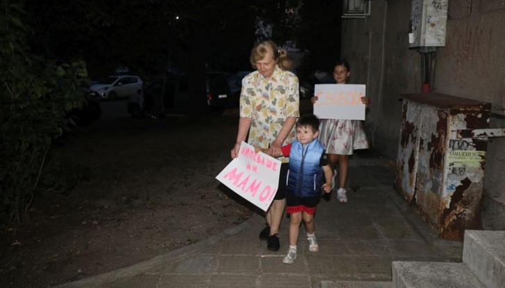 Близки и приятели я приветстваха пред дома ѝ с балони