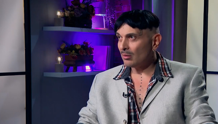 Официално в Русия властта е враждебна към гей хората, неофициално