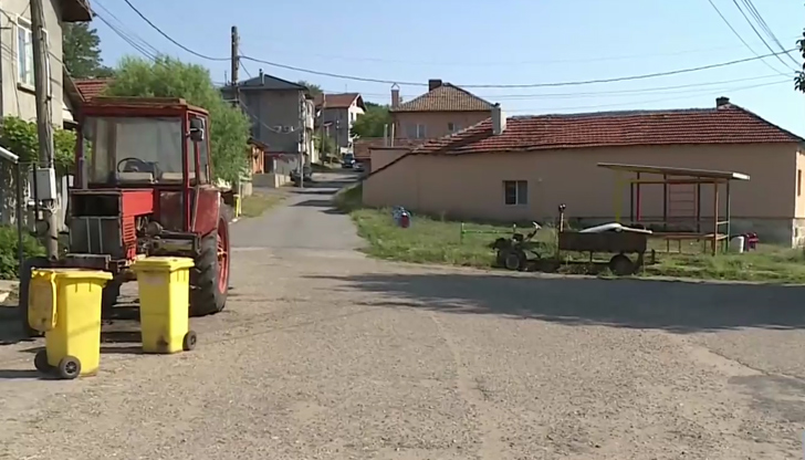 Вместо да спре и окаже помощ на пострадалия, шофьорът на