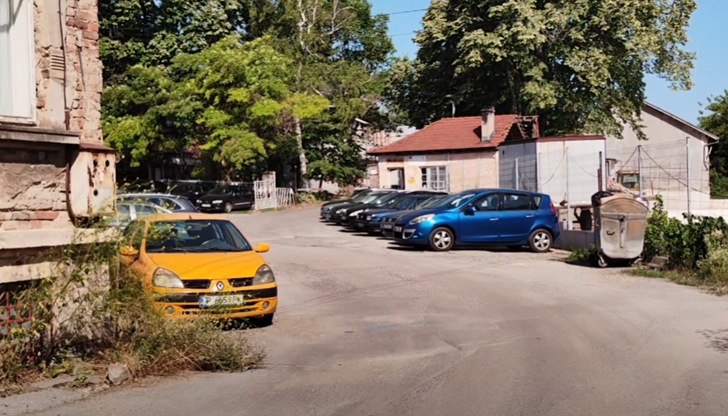 Водното дружество моли гражданите да преместват паркираните коли при аварииПаркираните