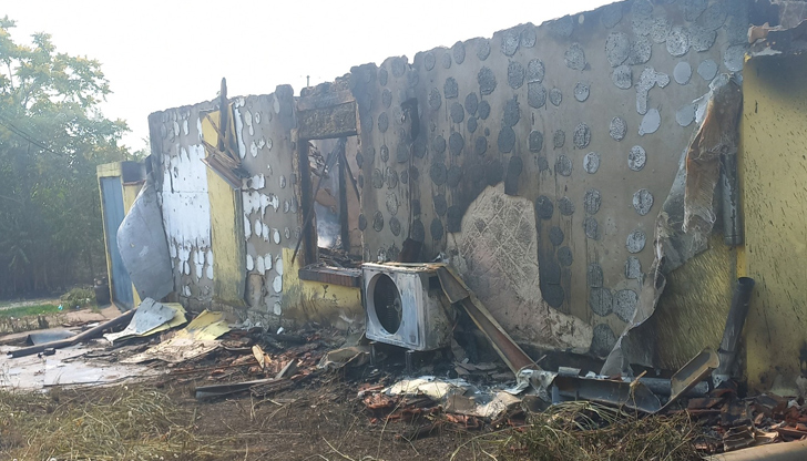 Пожарът се разпали повторно в 02:00 часа заради силния вятър,