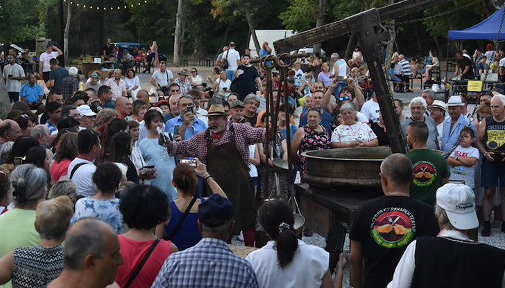 Двудневният празник в град Бяла предложи курбан от 1 тон,